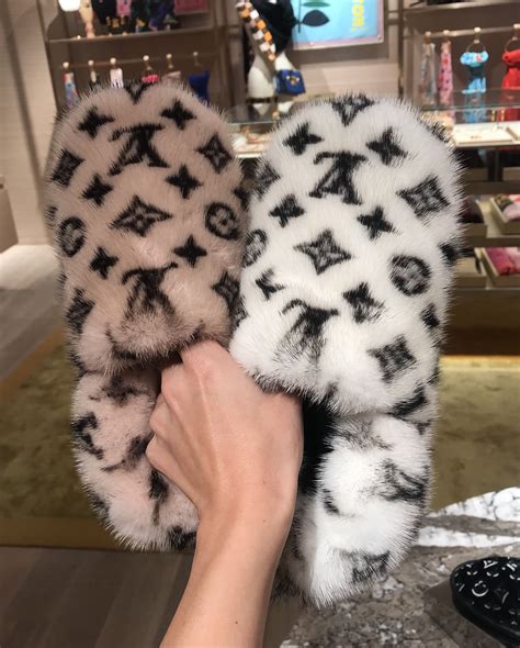 louis vuitton slippers furry